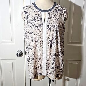 TAHARI women's XL sleevless top.  Gray floral print. Key hole in front.